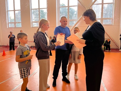 торжественный момент награждения.